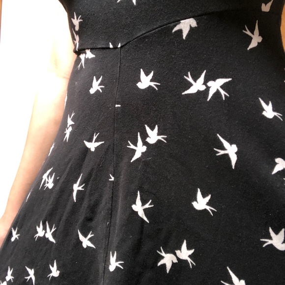 🖤  Black and White Swallow Dress 🖤 - Picture 4 of 5